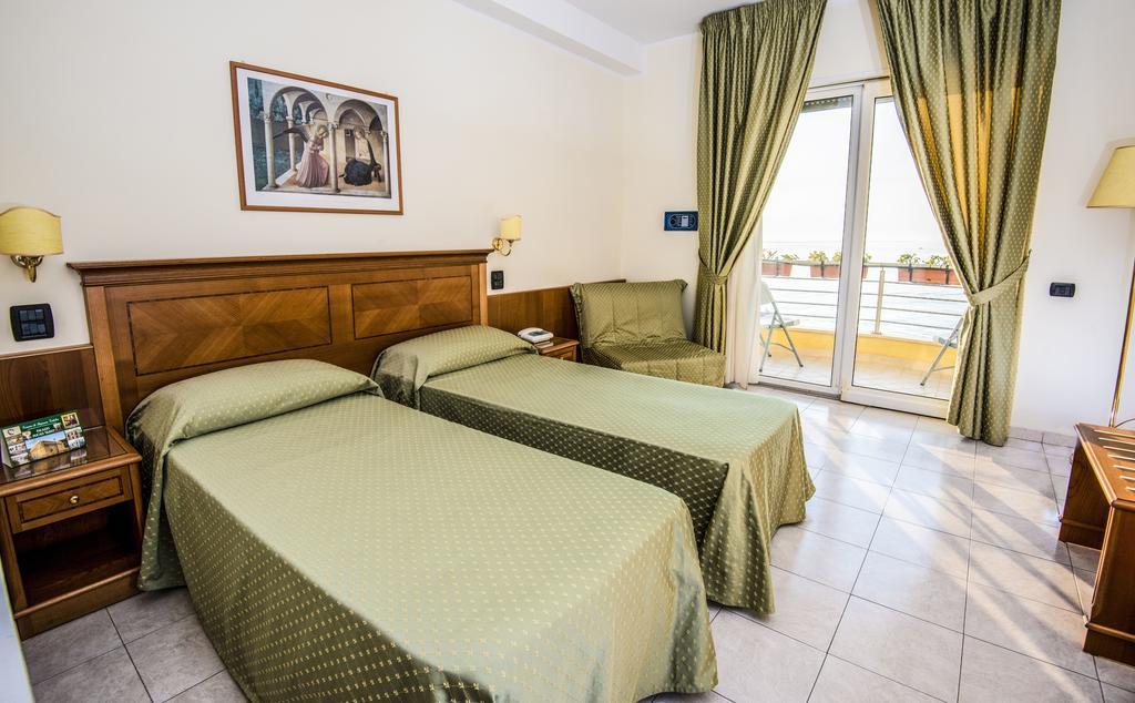 Grand Hotel Victoria Bagnara Calabra Exterior foto