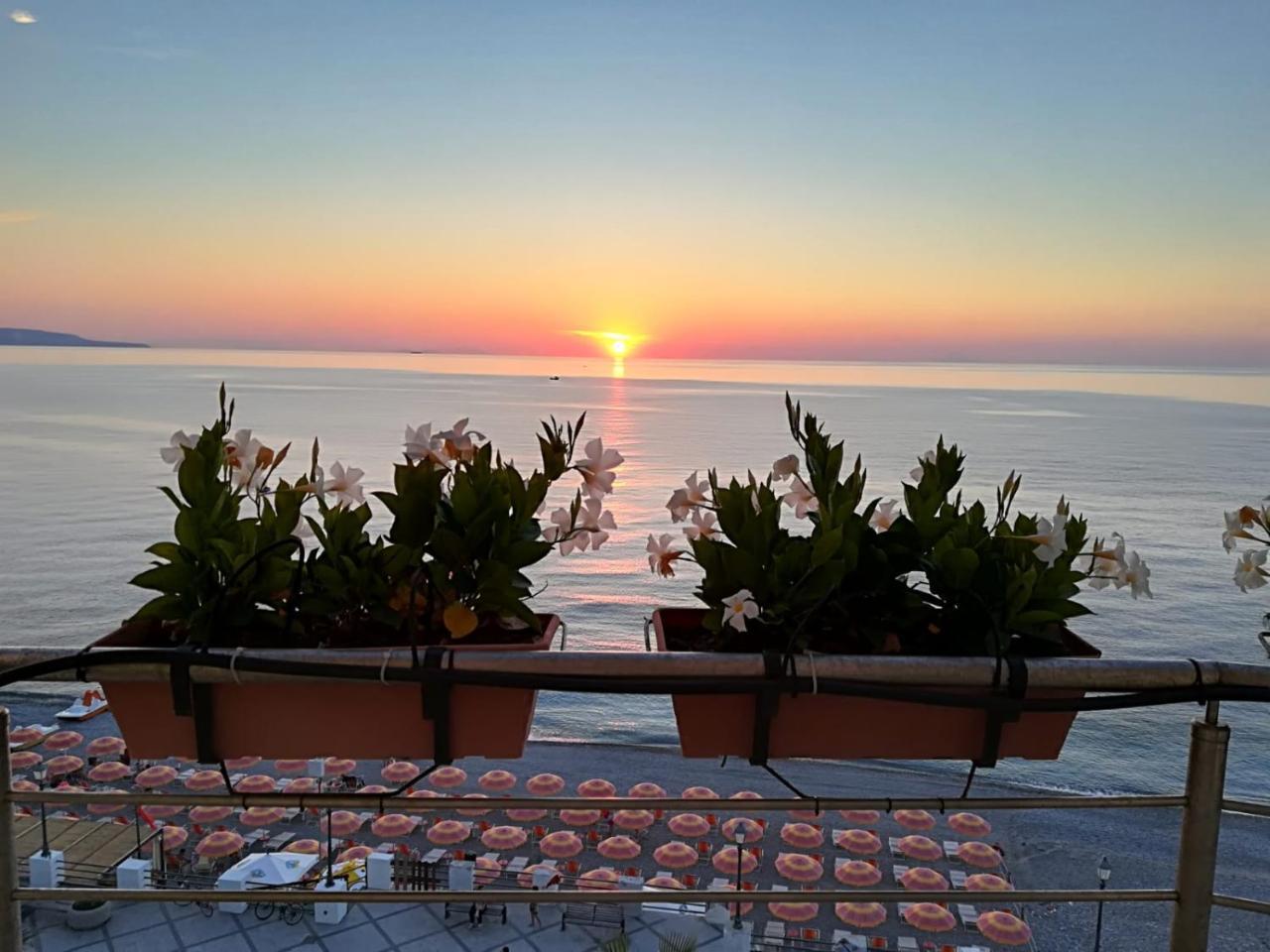 Grand Hotel Victoria Bagnara Calabra Exterior foto